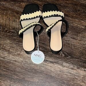 NWT Black and Cream Women's Sandals